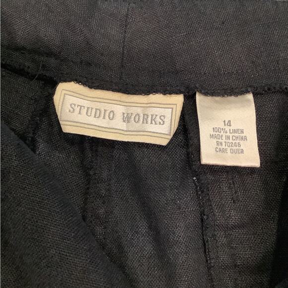 Studio Works Women’s Linen cargo Shorts - Picture 3 of 3